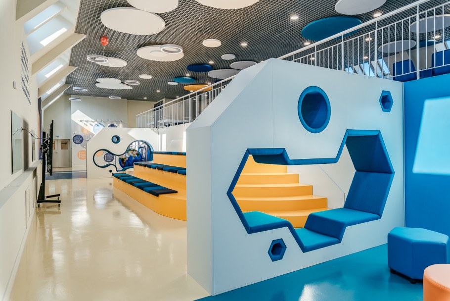 Холл в школе будущего