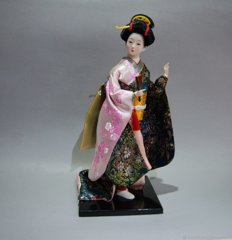 Фарфоровая кукла японка