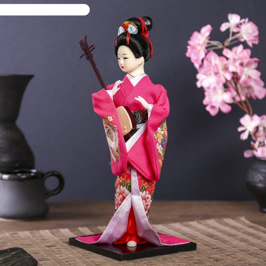 Японская кукла в кимоно