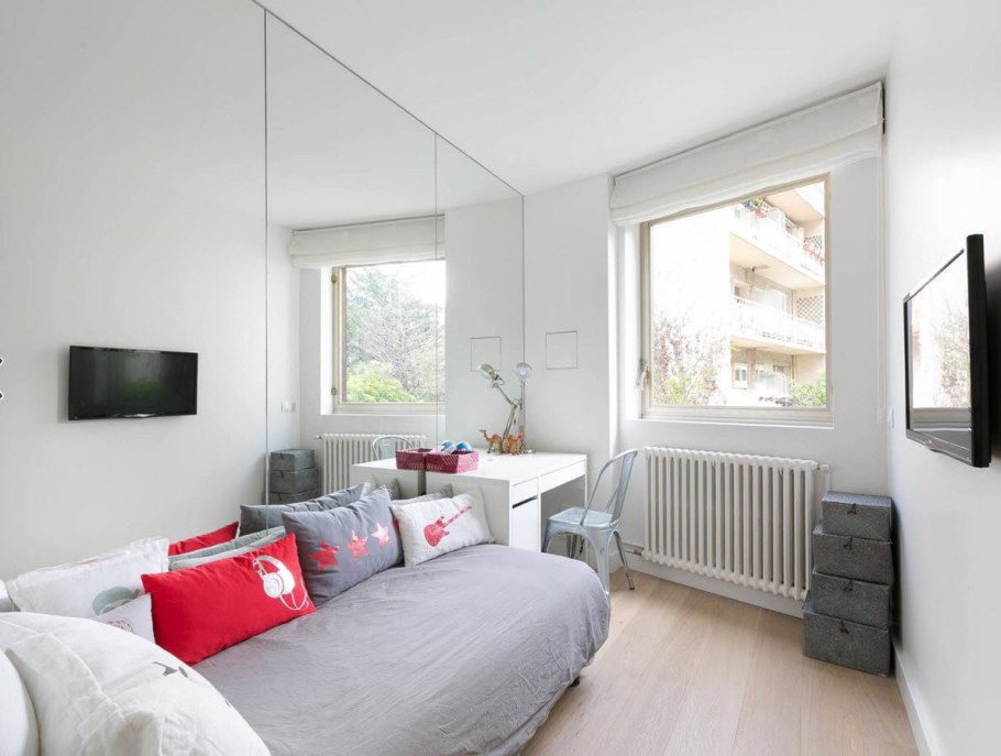 Узкая комната