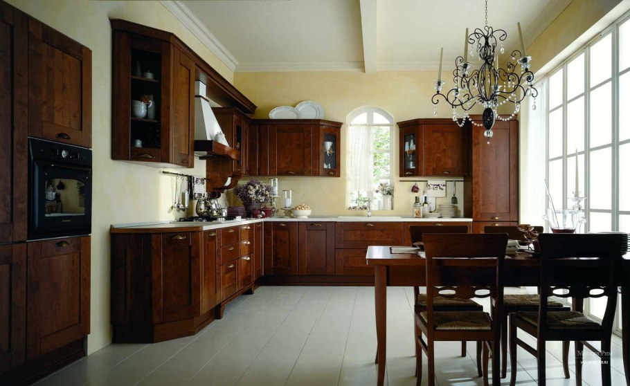 Кухня из дерева в итальянском стиле