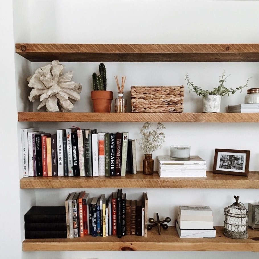 Dekor otkrutyx Polok v gostinnoi