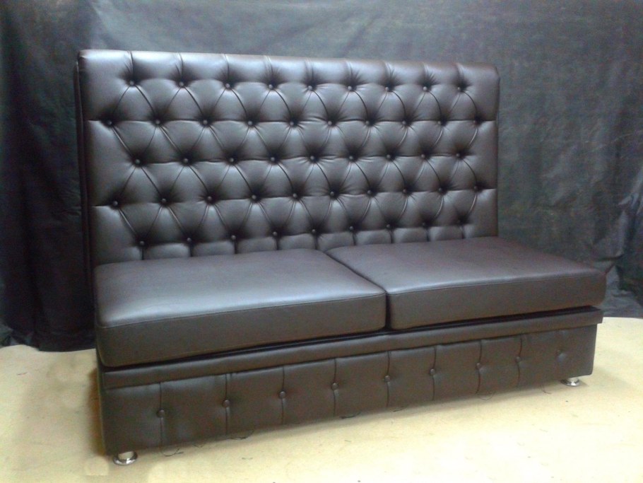 Кожаный диванчик на кухню