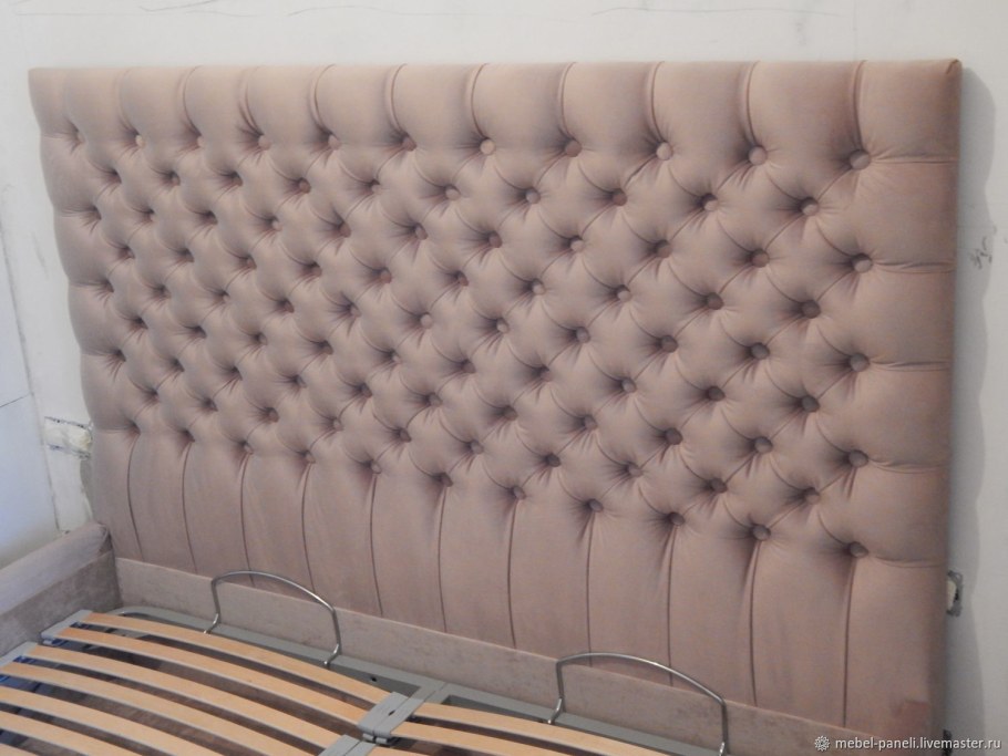 Кровать с каретной стяжкой