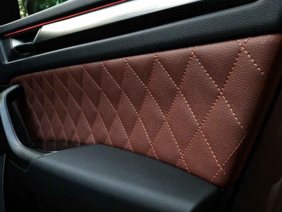 Перетяжка дверных карт Шкода Рапид