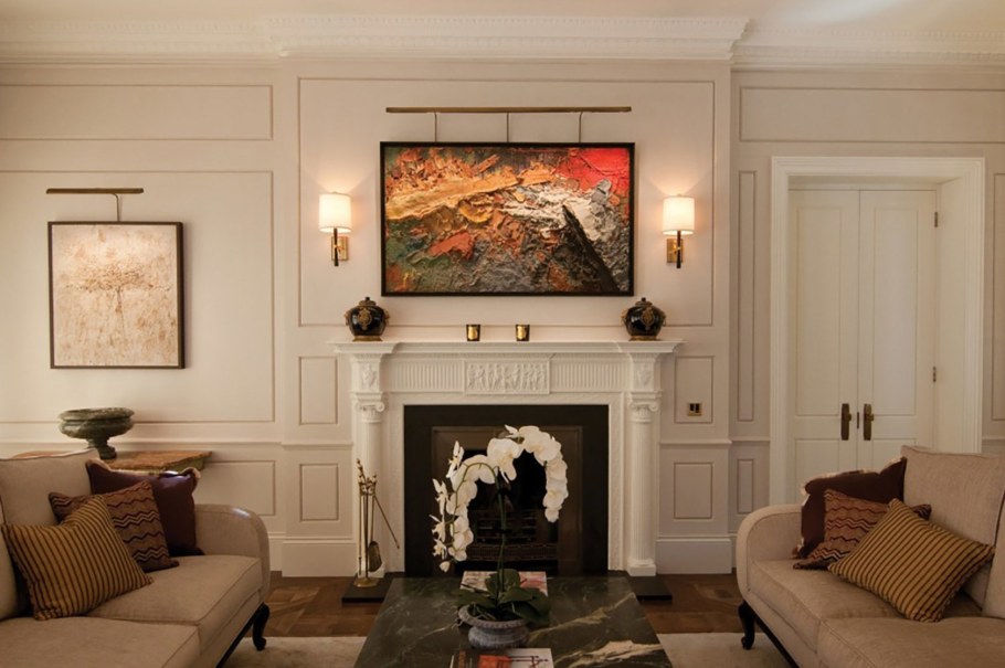 Картина над камином в интерьере