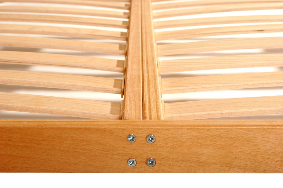 Кроватное основание с врезной ламелью