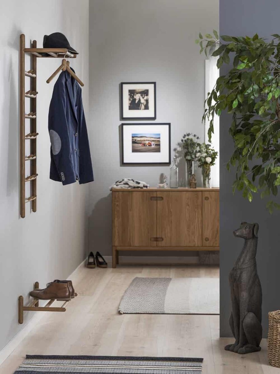Современная вешалка в прихожую