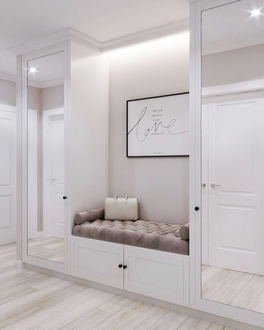 Белая прихожая в современном стиле
