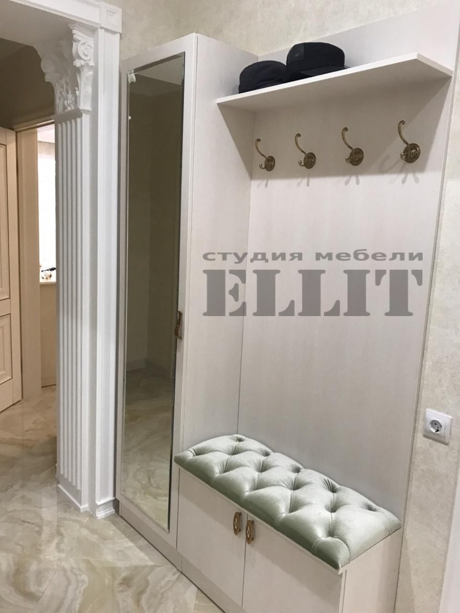 Шкаф в прихожую с сиденьем
