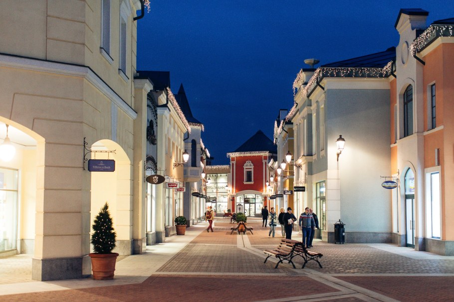 ТЦ аутлет Вилладж белая дача