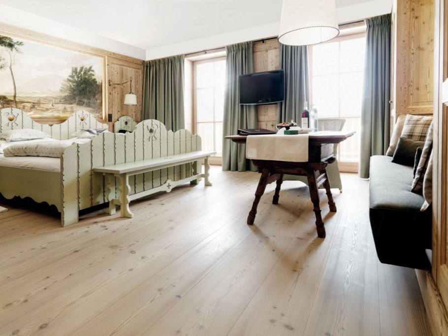 Шпунтованная доска для пола в интерьере