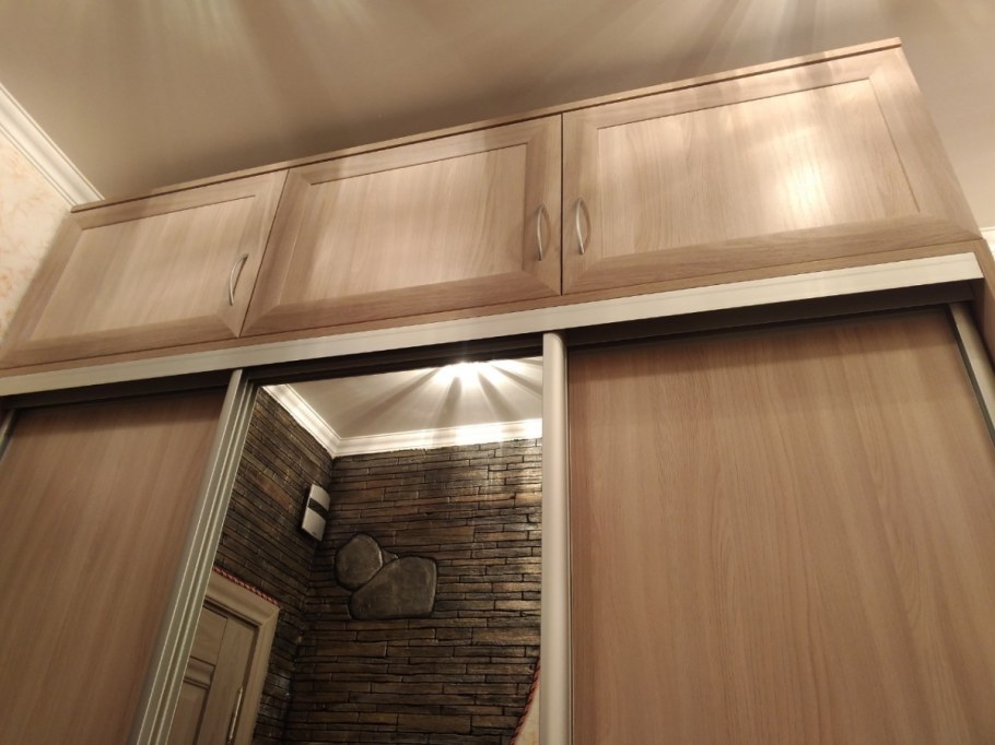 Антресоли с раздвижными дверками