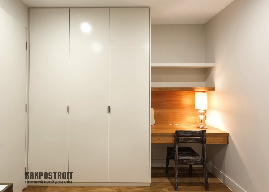 Шкафы встроенные распашные с антресолями
