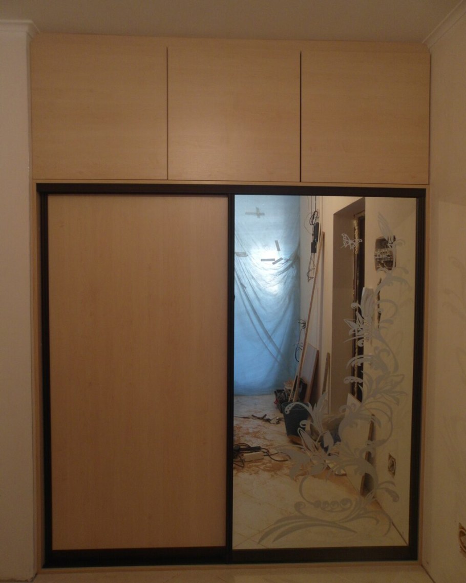 Встроенный шкаф купе с антресолью