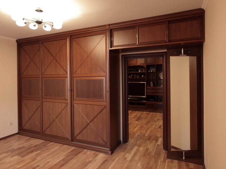 Встроенный шкаф с антресолью