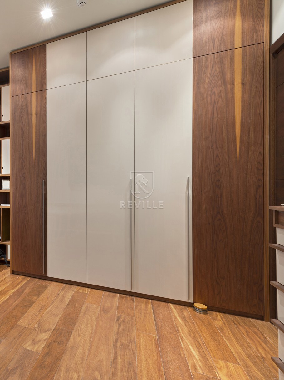 Шкаф с антресолями