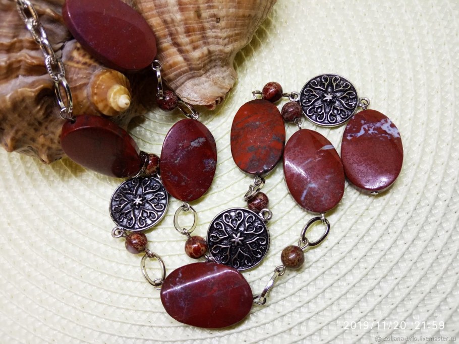 Родонит яшма колье