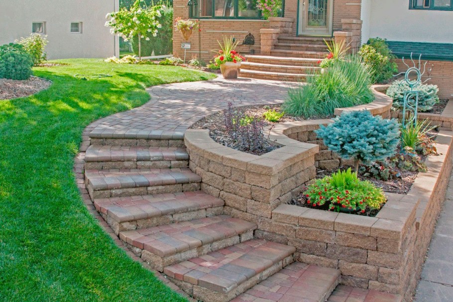 Подпорная стена крыльца