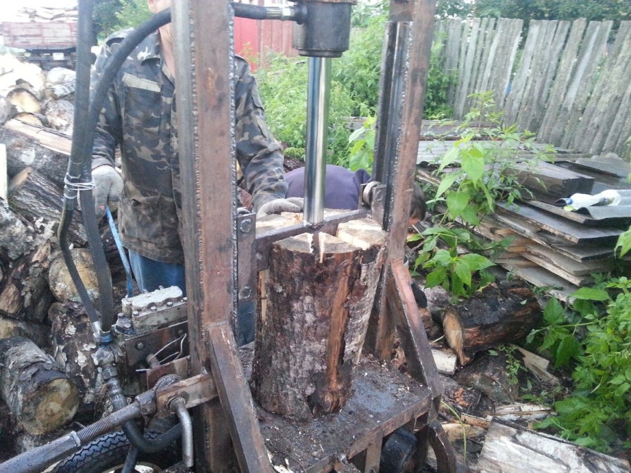 Гидравлический вертикальный колун для дров