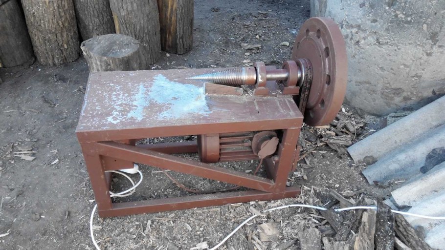 Дровокол винтовой с двигателем Лифан