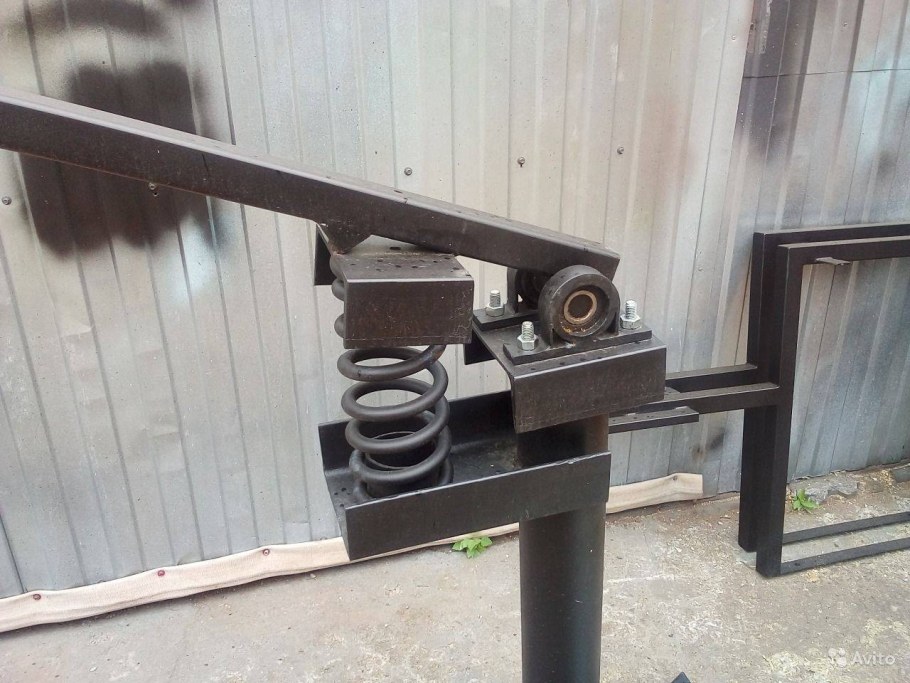 Маятниковый редукторный дровокол