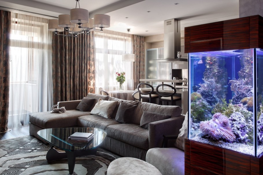 Аквариум в интерьере зала