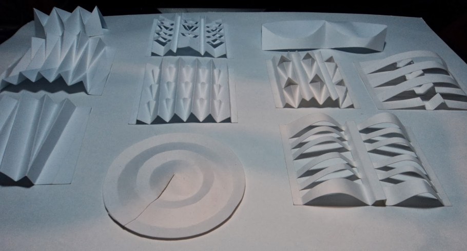 Композиция из бумаги