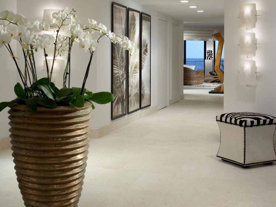 Напольные вазы с цветами