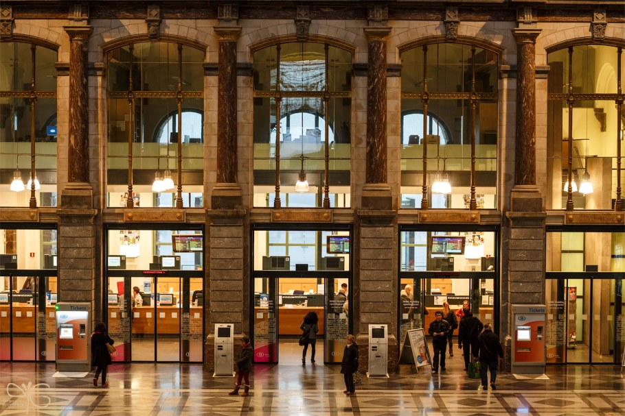 Железнодорожный вокзал Антверпена вид сверху