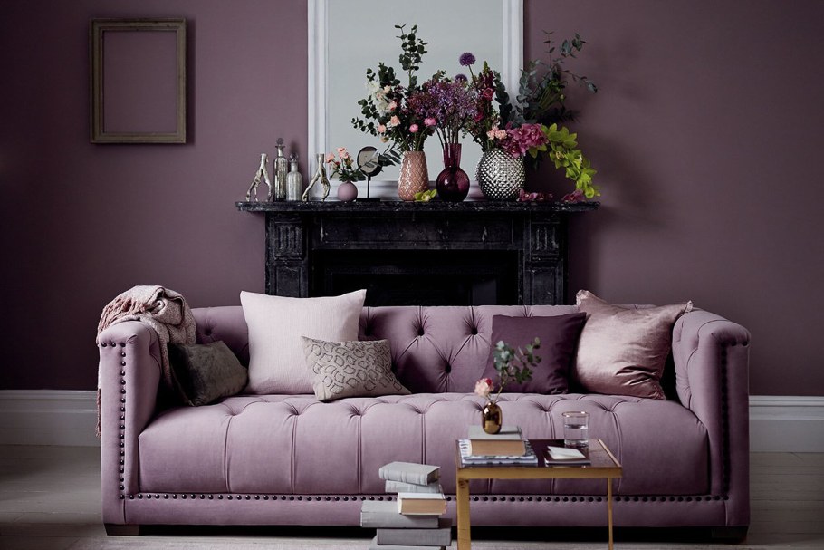 Сиреневый диван в интерьере