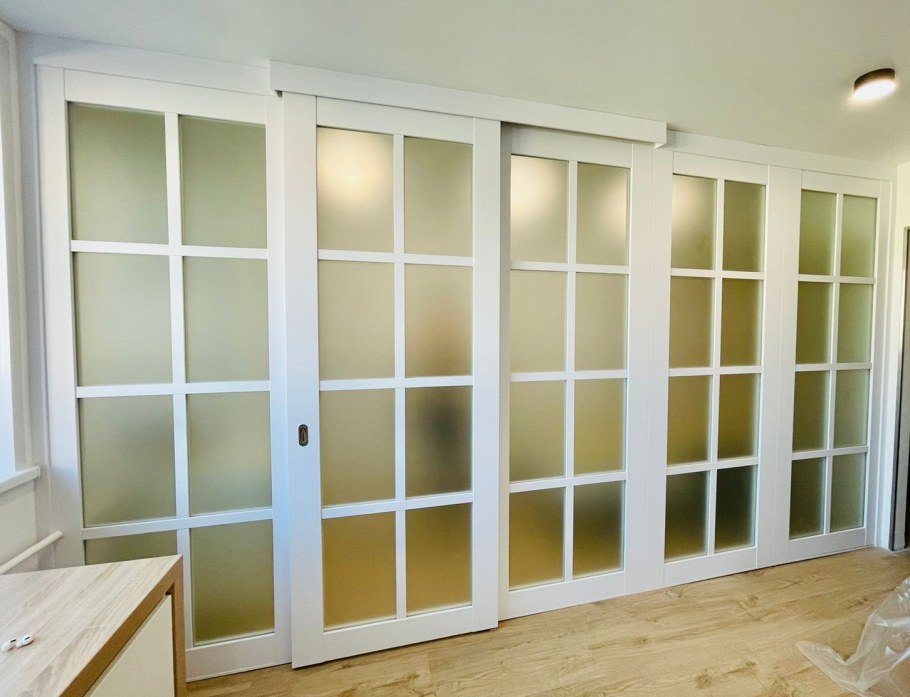 Двери английская решетка в интерьере