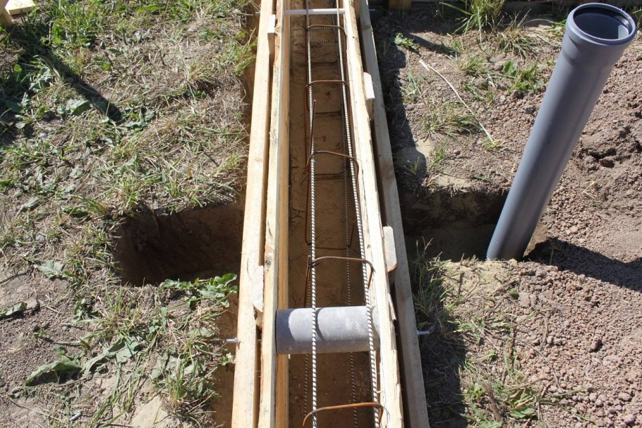 Гильза для канализационной трубы 110 мм под фундаментом