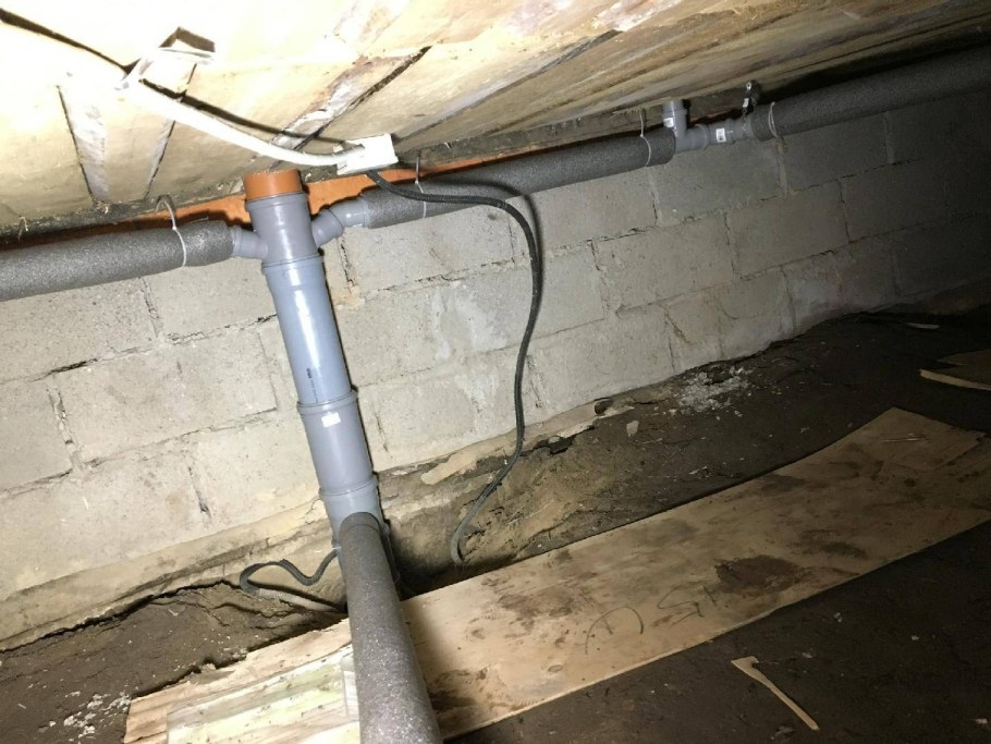 Прокладка труб канализации