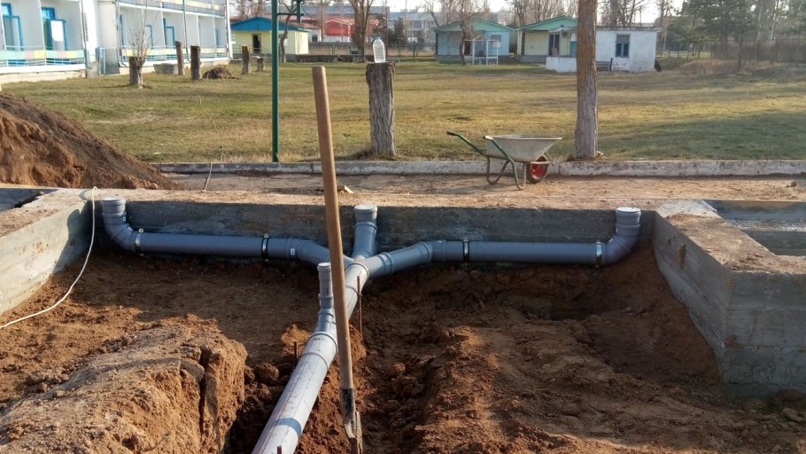 Подвод канализации в частном доме