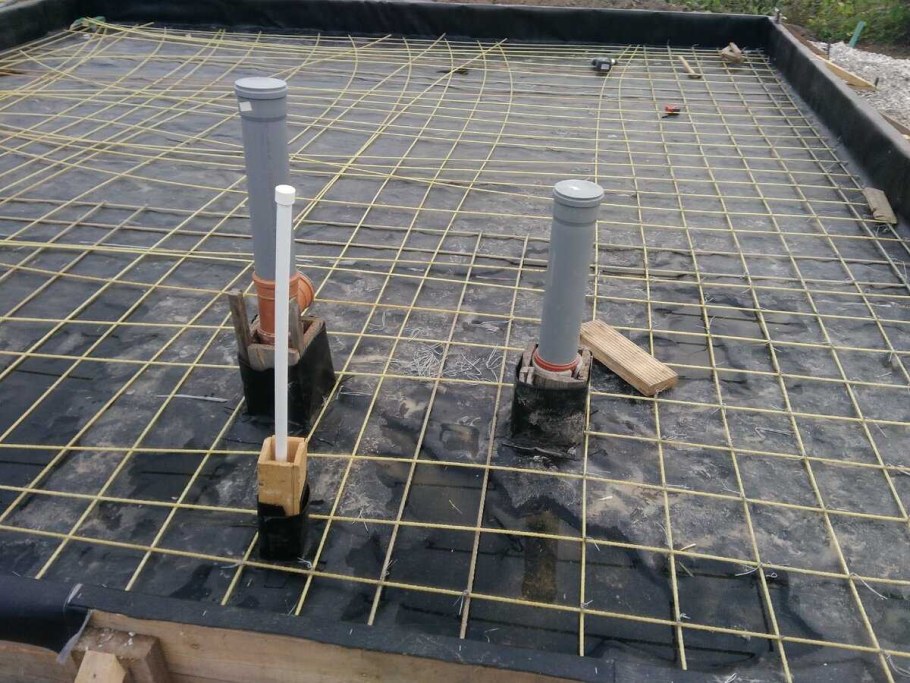 Гильза для канализационных труб 110 в фундаменте