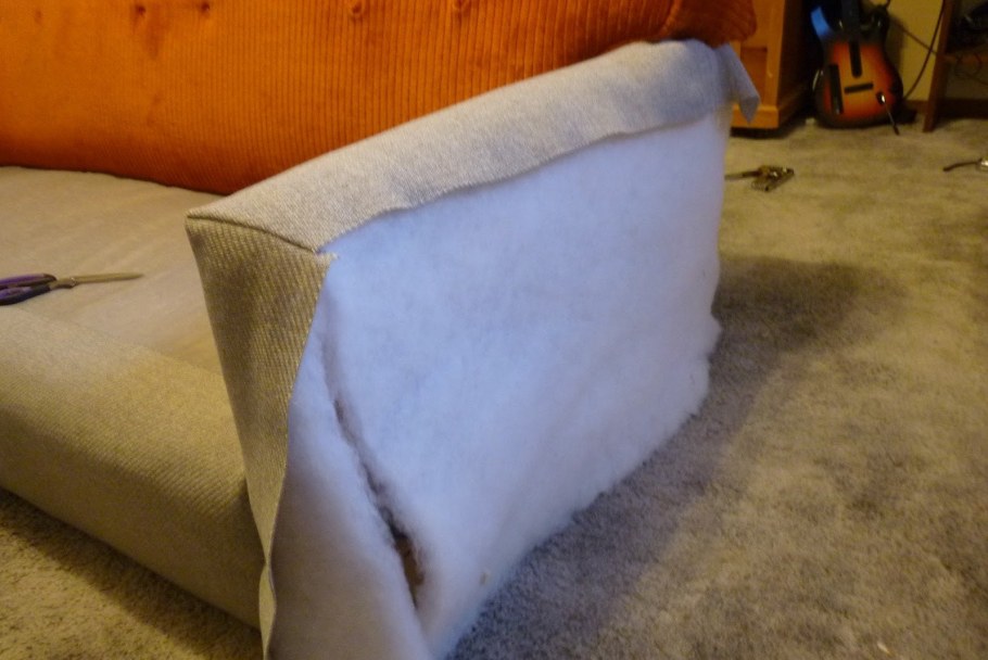 Обтянуть диван тканью