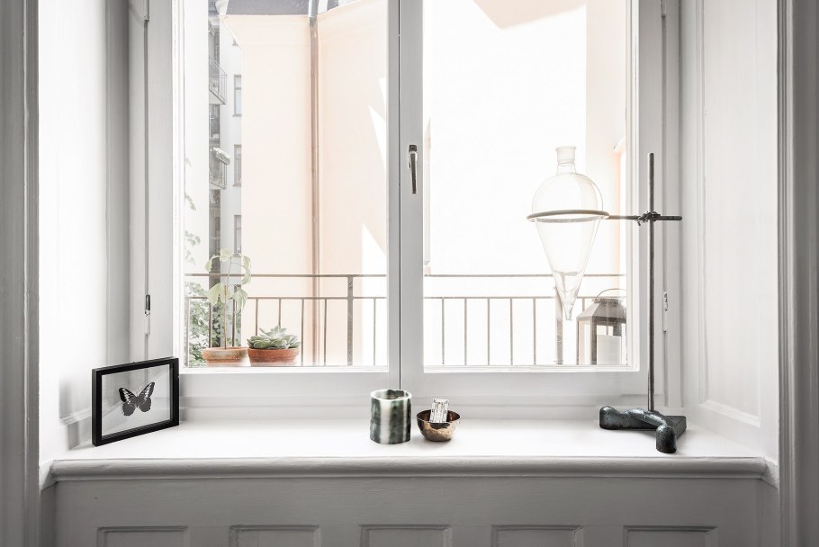 Окно без подоконника в интерьере