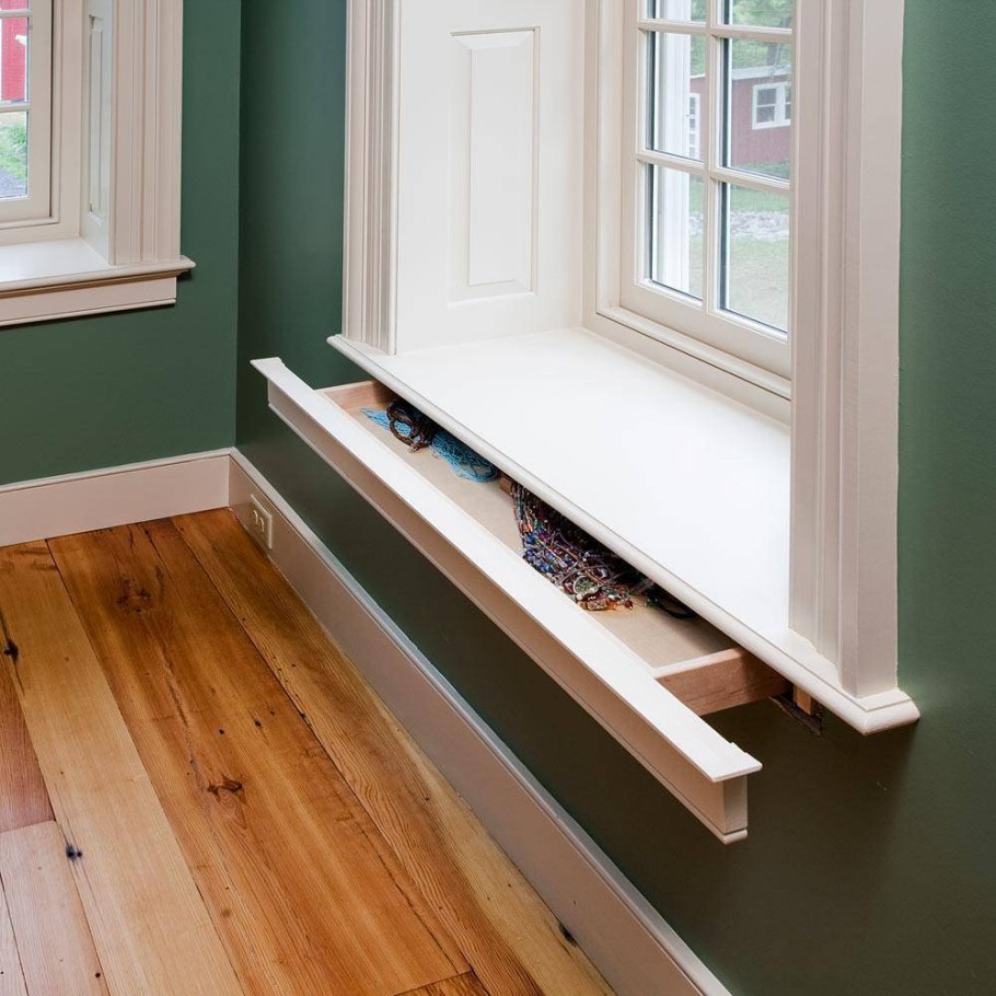 Подоконник с выдвижными ящиками