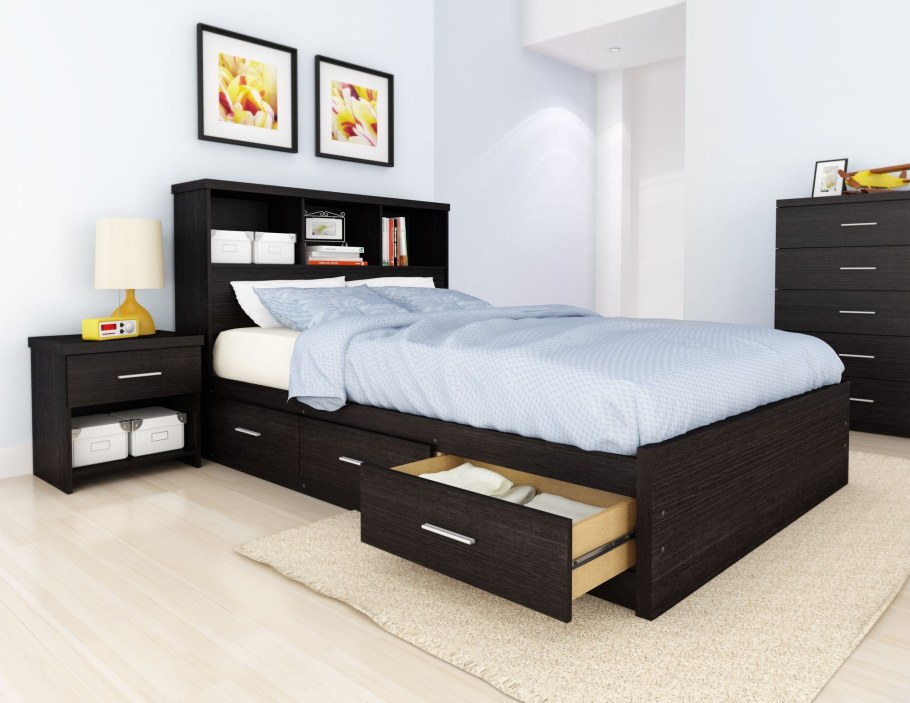 Кровать двуспальная с выдвижными ящиками