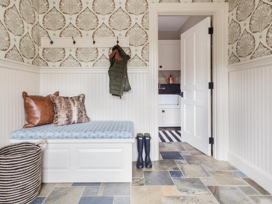 Сочетание обоев в коридоре