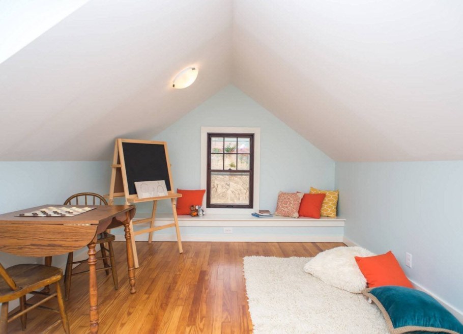 Комната на мансарде