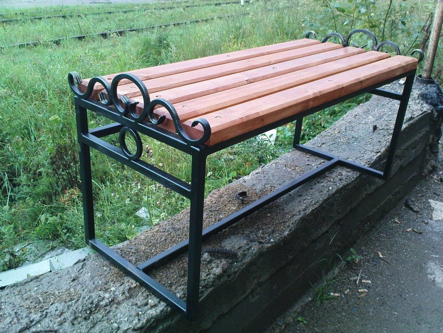 Скамейка металлическая
