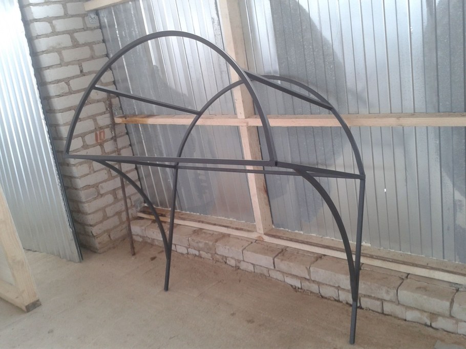 Козырек из профильной трубы