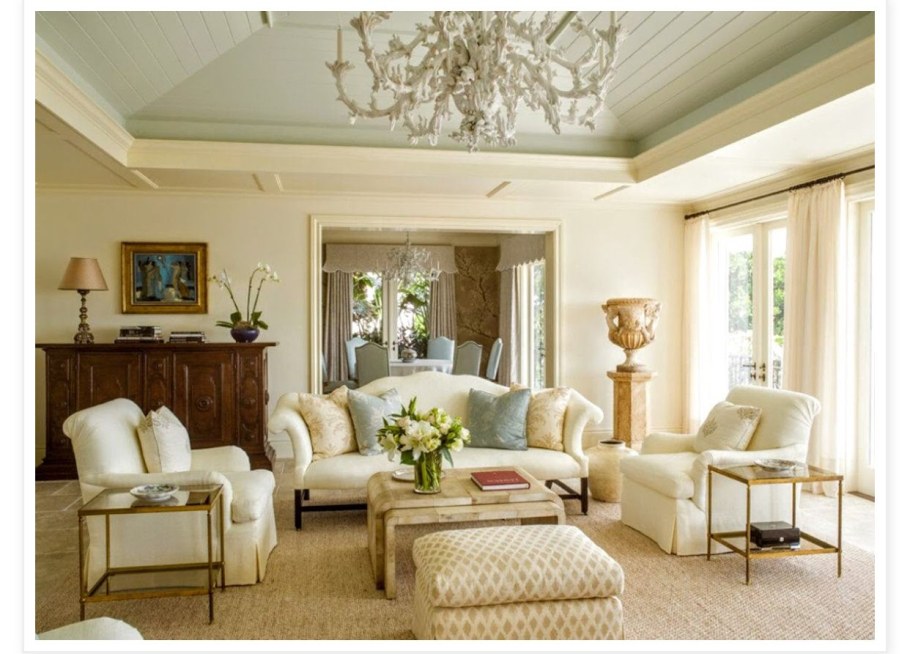 Цвет слоновой кости в интерьере гостиной