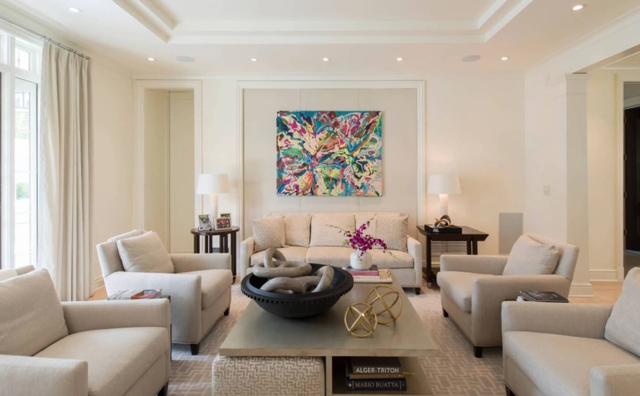 Цвет слоновой кости в интерьере гостиной