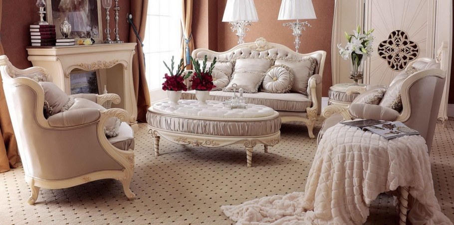 Красивая мягкая мебель слоновой кости