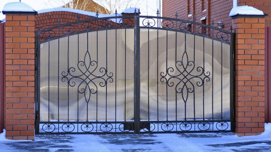 Кованый забор с воротами
