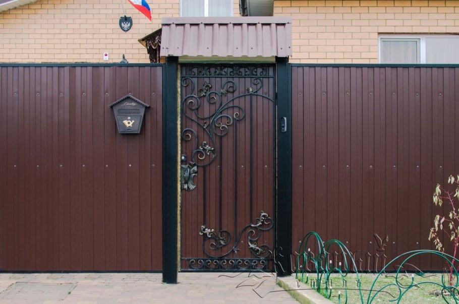Калитка металлическая для забора