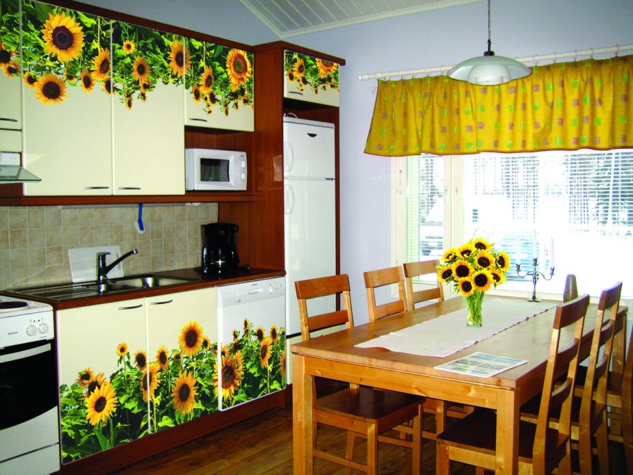 Кухня с подсолнухами